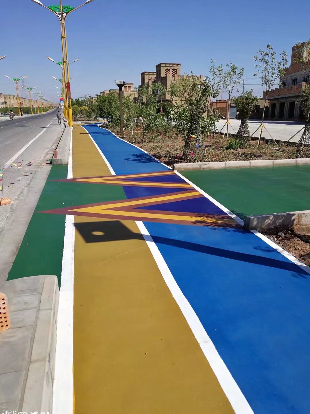 新疆吐鲁番景观道.jpg